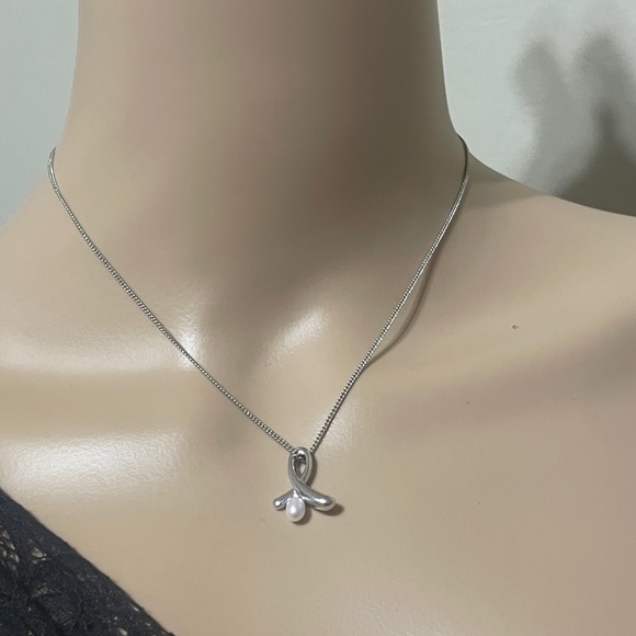 Tasaki Elegant Silver with Pearl Pendant Necklace - Picture 5 of 7